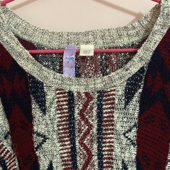 Alya | beautiful poncho sweater - Picture 3 of 4